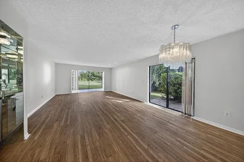 9187 Norte Lago Boca Raton FL 33428
