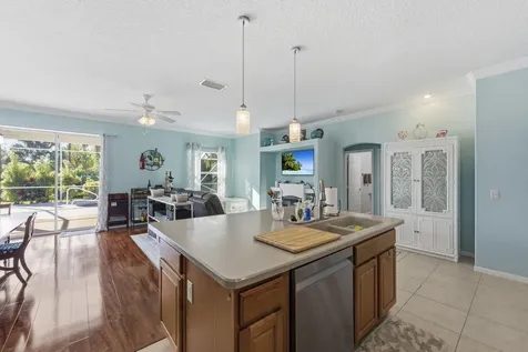 668 Se Walters Terrace Port Saint Lucie FL 34983