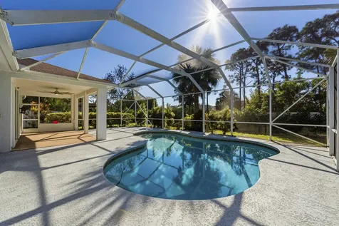 668 Se Walters Terrace Port Saint Lucie FL 34983