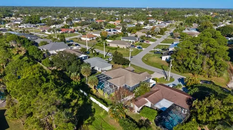 668 Se Walters Terrace Port Saint Lucie FL 34983