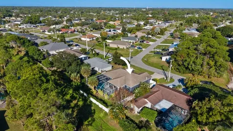 668 Se Walters Terrace Port Saint Lucie FL 34983