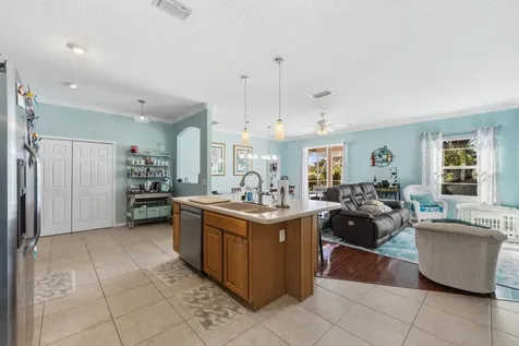 668 Se Walters Terrace Port Saint Lucie FL 34983