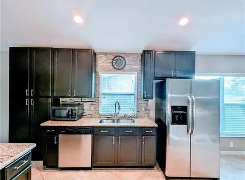 562 Sw Saint Martins Cove Port Saint Lucie FL 34986