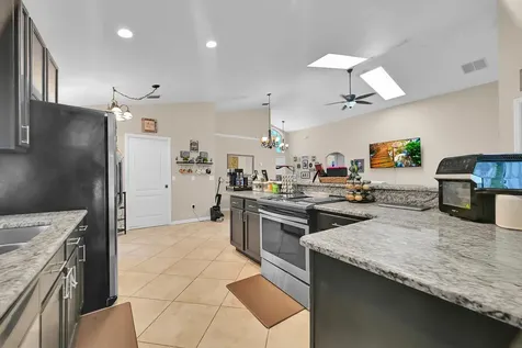 562 Sw Saint Martins Cove Port Saint Lucie FL 34986
