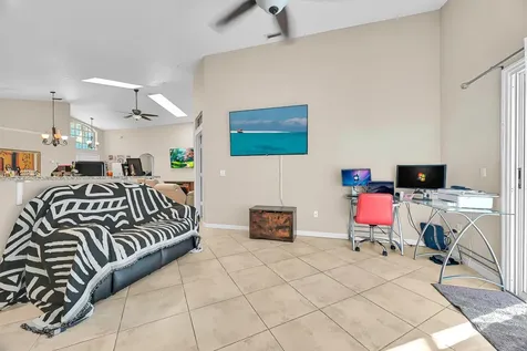 562 Sw Saint Martins Cove Port Saint Lucie FL 34986