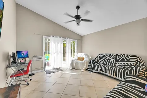 562 Sw Saint Martins Cove Port Saint Lucie FL 34986