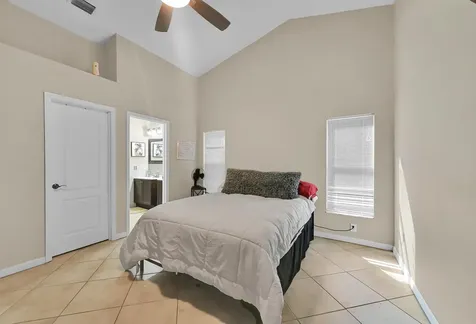 562 Sw Saint Martins Cove Port Saint Lucie FL 34986