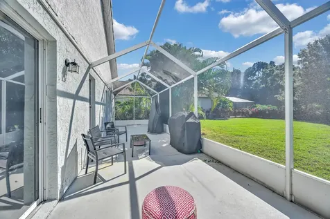 562 Sw Saint Martins Cove Port Saint Lucie FL 34986