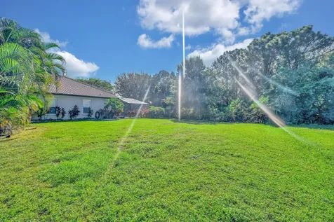 562 Sw Saint Martins Cove Port Saint Lucie FL 34986