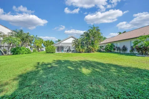 562 Sw Saint Martins Cove Port Saint Lucie FL 34986