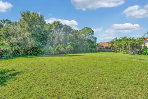 562 Sw Saint Martins Cove Port Saint Lucie FL 34986
