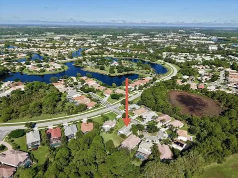 562 Sw Saint Martins Cove Port Saint Lucie FL 34986