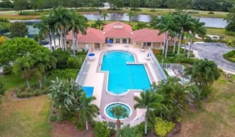562 Sw Saint Martins Cove Port Saint Lucie FL 34986