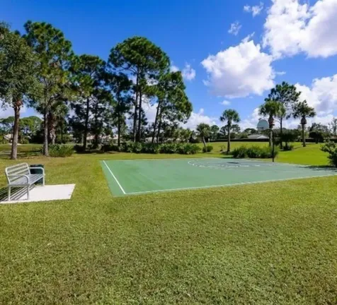 562 Sw Saint Martins Cove Port Saint Lucie FL 34986