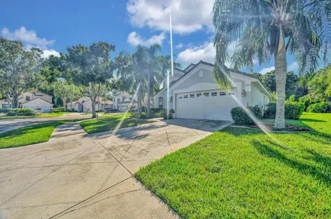 562 Sw Saint Martins Cove Port Saint Lucie FL 34986