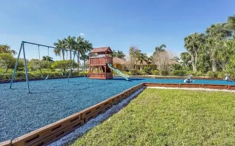 562 Sw Saint Martins Cove Port Saint Lucie FL 34986