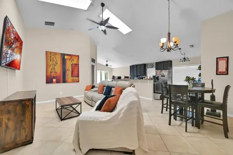 562 Sw Saint Martins Cove Port Saint Lucie FL 34986
