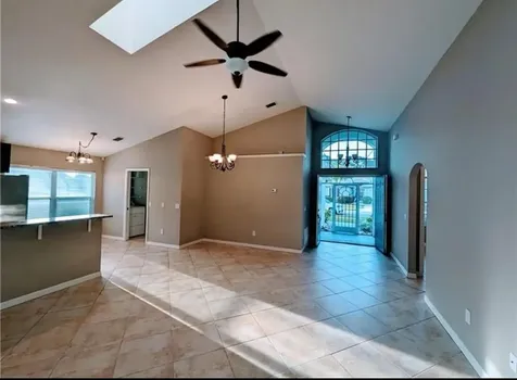 562 Sw Saint Martins Cove Port Saint Lucie FL 34986