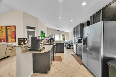 562 Sw Saint Martins Cove Port Saint Lucie FL 34986