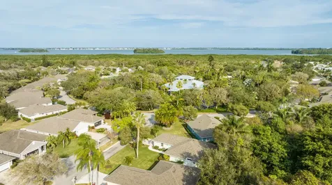 361 Garden Grove Parkway Vero Beach FL 32962