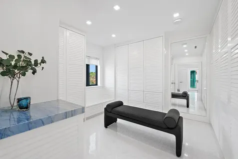 206 Phipps Plaza Palm Beach FL 33480