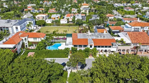 206 Phipps Plaza Palm Beach FL 33480