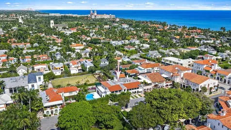 206 Phipps Plaza Palm Beach FL 33480