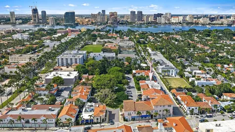 206 Phipps Plaza Palm Beach FL 33480