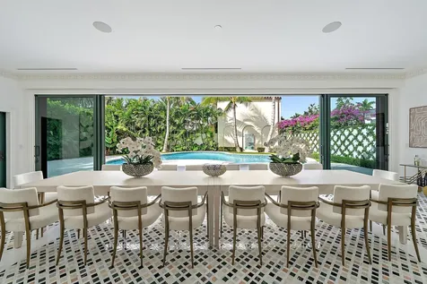 206 Phipps Plaza Palm Beach FL 33480