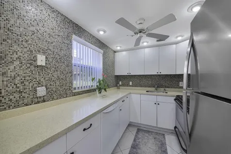 308 Brittany G Delray Beach FL 33446