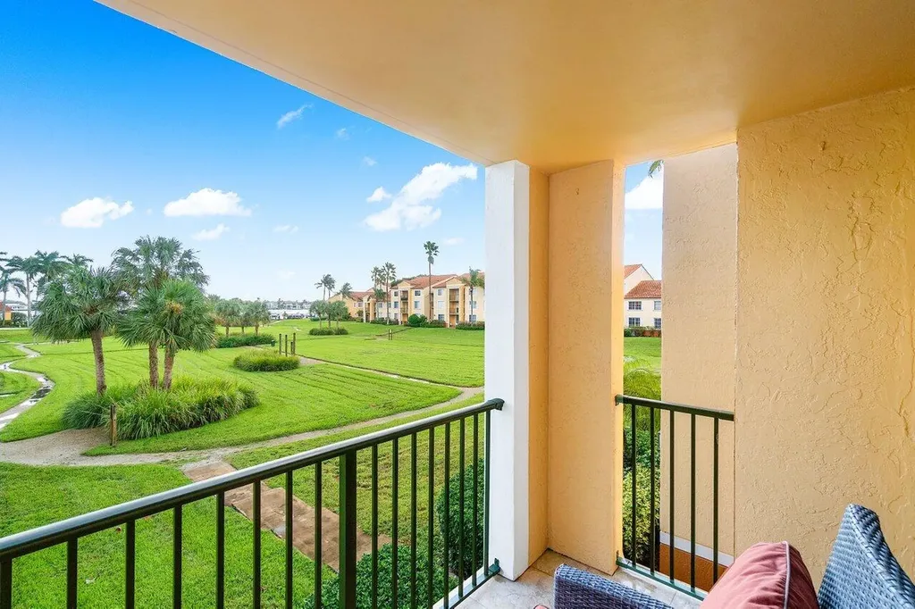 135 Yacht Club Way Hypoluxo FL 33462