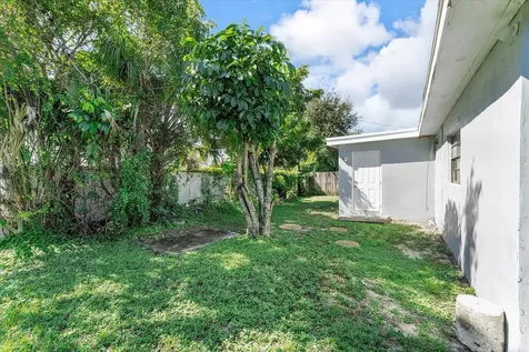 2860 Nw 8th Place Fort Lauderdale FL 33311