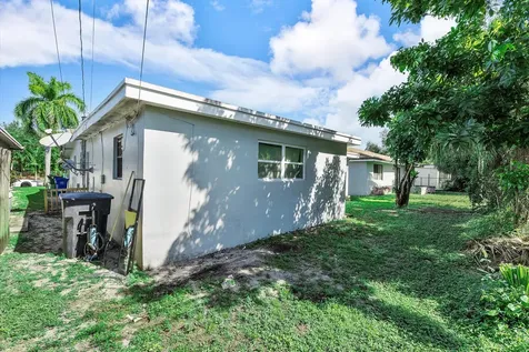 2860 Nw 8th Place Fort Lauderdale FL 33311