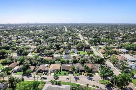 2860 Nw 8th Place Fort Lauderdale FL 33311