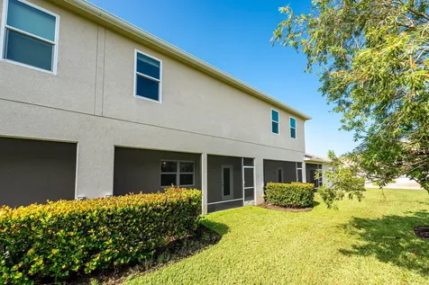 956 Ne Trailside Run Port Saint Lucie FL 34983