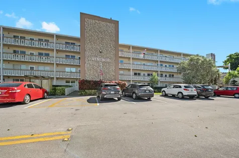 1009 Ventnor G Deerfield Beach FL 33442
