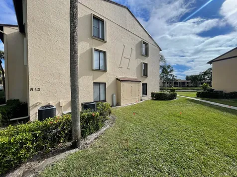 812 Sky Pine Way Greenacres FL 33415