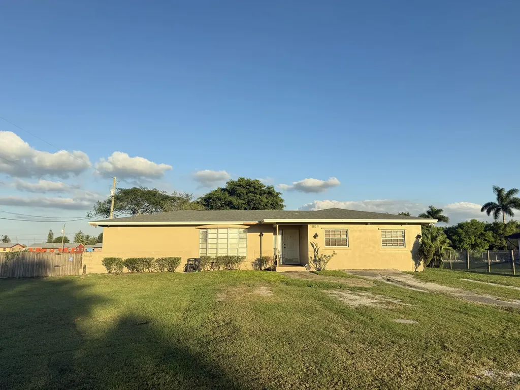 1009 Ne 18th Street Belle Glade FL 33430
