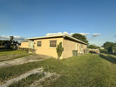 1009 Ne 18th Street Belle Glade FL 33430