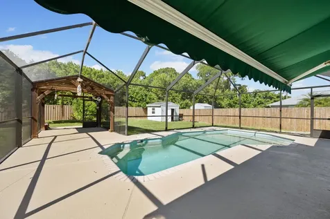 2230 Se Dill Lane Port Saint Lucie FL 34952