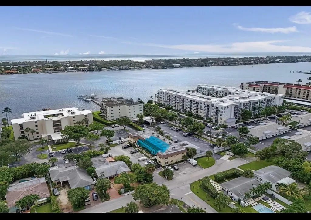 1204 S Lake Drive Lantana FL 33462