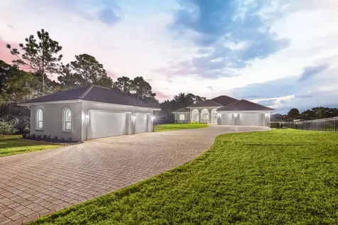 2821 Se North Lookout Boulevard Port Saint Lucie FL 34984