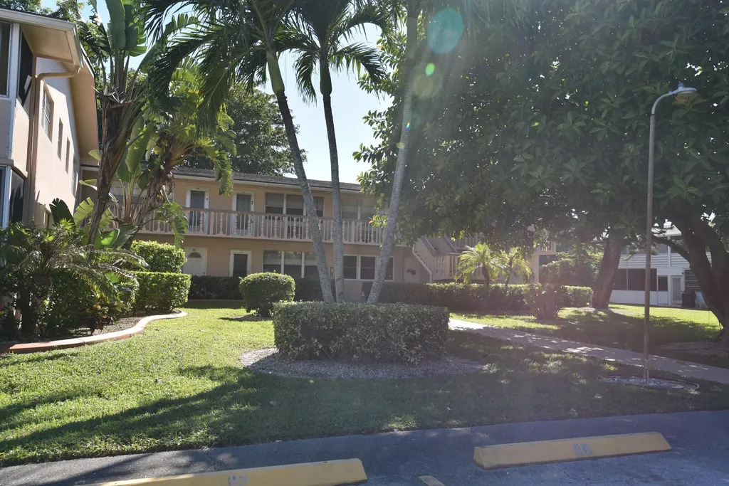 89 Canterbury D West Palm Beach FL 33417