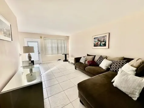 3032 Hythe B Boca Raton FL 33434