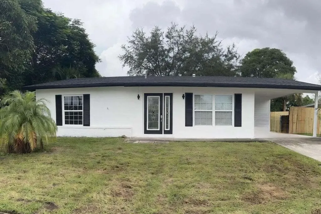 402 NE Armory Circle Port Saint Lucie FL 34983