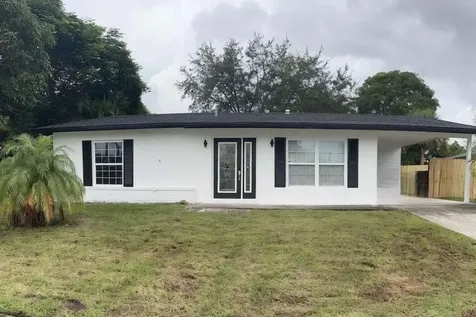 402 NE Armory Circle Port Saint Lucie FL 34983