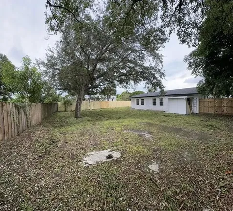 402 NE Armory Circle Port Saint Lucie FL 34983
