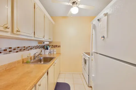 2542 S Federal Highway Boynton Beach FL 33435