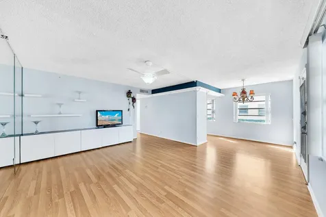 548 Normandy L Delray Beach FL 33484
