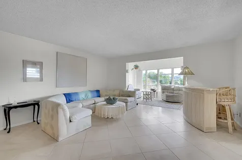 4000 Nw 44th Avenue Lauderdale Lakes FL 33319